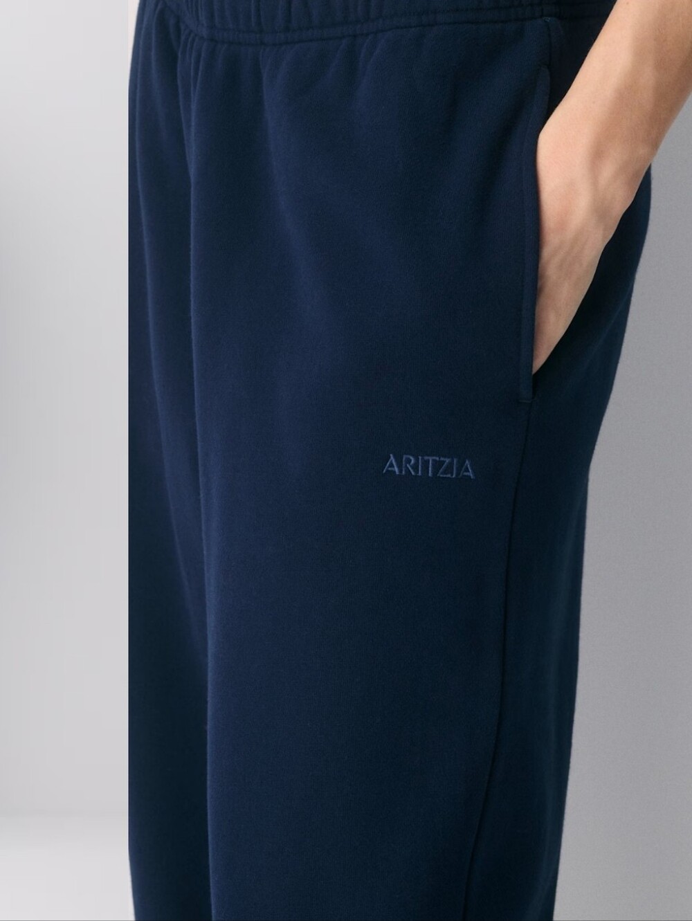 Aritzia Cozy Sweatfleece Mega Straight™ Sweatpant Size XS - Picture 8 of 16